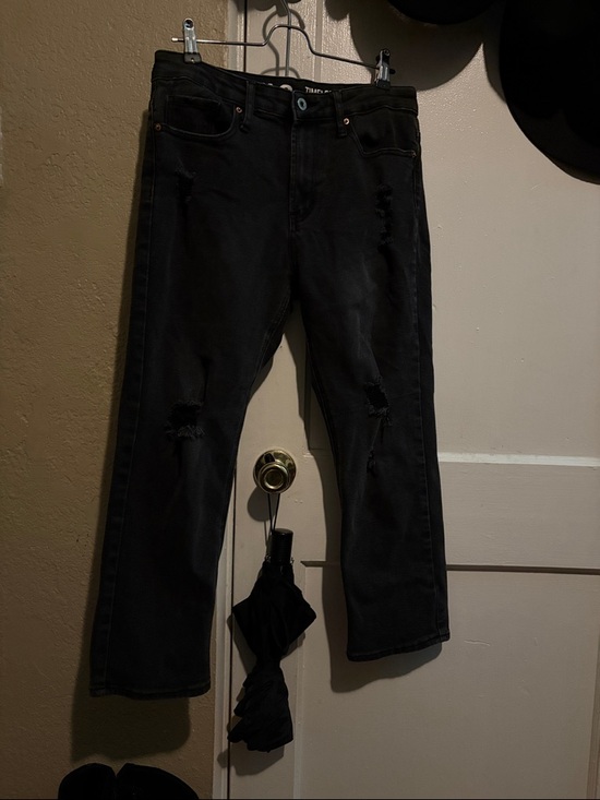 S.O.N.G. Denim - Classic Black Straight-Leg Distressed Jeans for Women